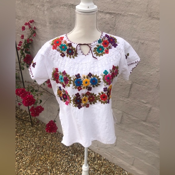 Vintage hand embroidered bohemian flower Mexican tihuana linen blouse - Picture 3 of 13